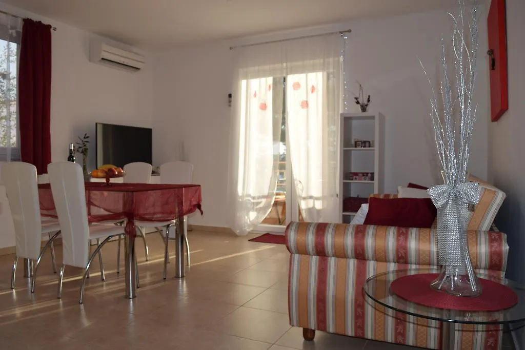 Apartments Ezgeta Rabac 0*,